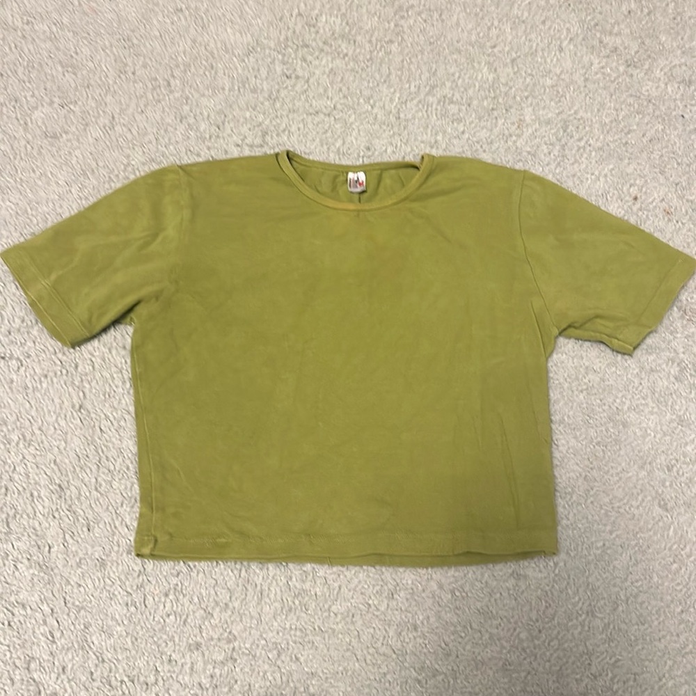 Green cropped short sleeves top!
